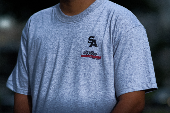 Merchandise Sekepal Aspal x Bronxustom Paint yang telah dirilis.