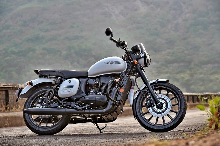 Motor baru bermesin 300 cc, Jawa Forty Two resmi meluncur pakai warna dan teknologi anyar.