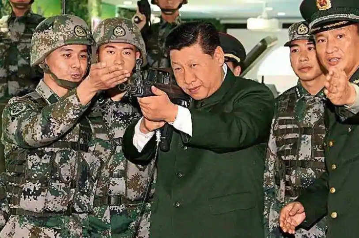 (Ilustrasi) Xi Jinping dan PLA. 