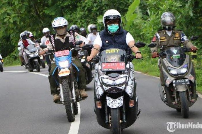 Hobi turing naik motor, Bupati Pamekasan, Baddrut Tamam terharu saat wakilnya, Raja'e diberhentikan tugas.