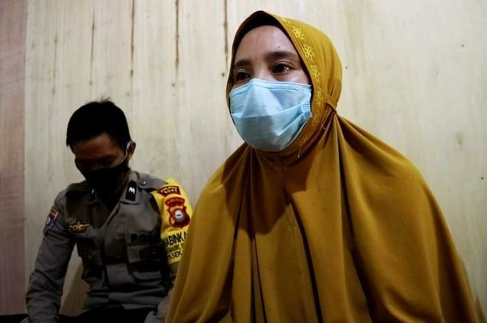 Hervina, guru honorer yang dipecat usai unggah gaji