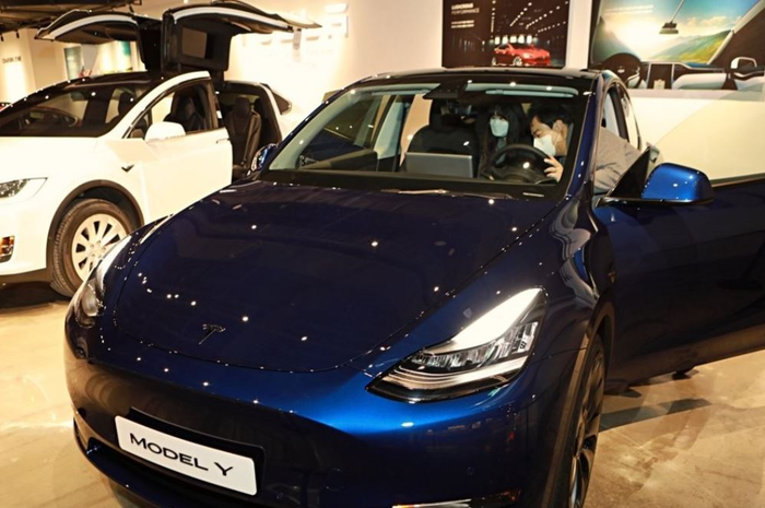 Tesla Model Y di salah satu showroom di Korea Selatan