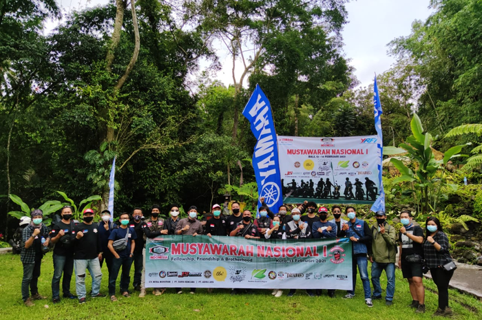 XSR Brotherhood MC laksanakan Munas sekaligus bersihkan Pantai Kuta, salut nih!