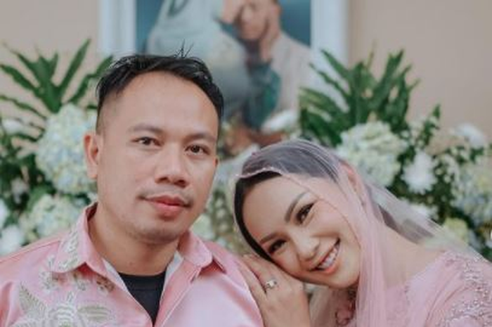 Vicky Prasetyo dan Kalina Ocktaranny