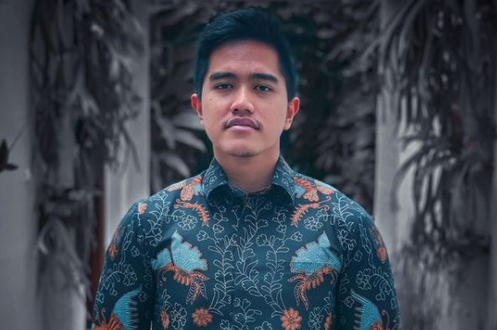 Kaesang Pangarep Kenakan Kemeja Batik