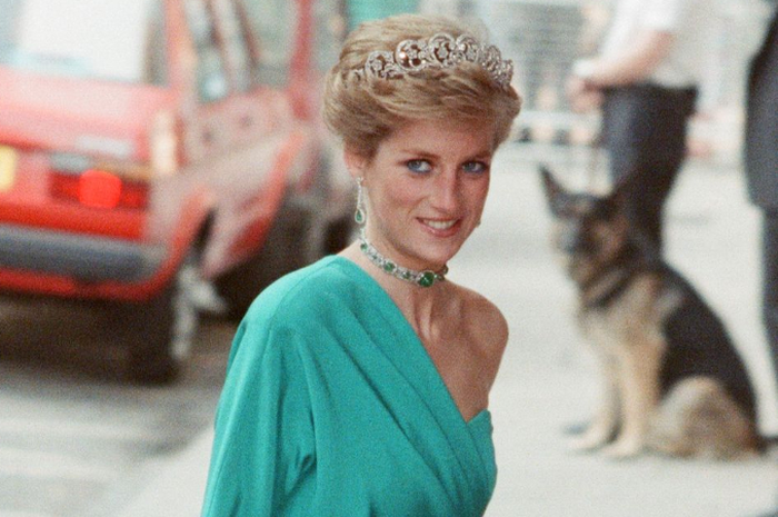 Intip fashion Princess Diana pakai dress hijau, yuk!