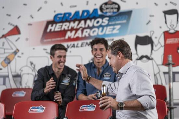 Marc Marquez dan Alex Marquez resmi memperpanjang kontraknya dengan sponsor minuman asal Spanyol, Estrella Galicia.