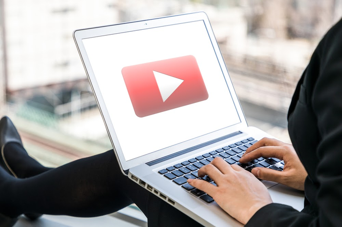 Ilustrasi menonton Youtube