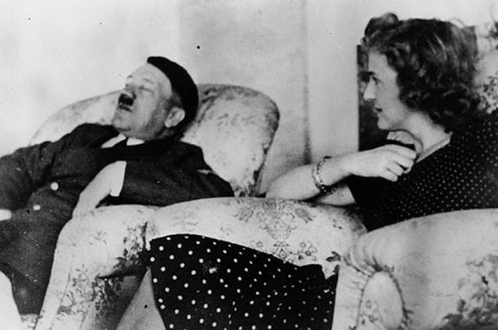 Adolf Hitler dan pacarnya Eva Braun menjelang kematian keduanya.