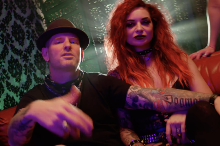 Simak Skill Nge-rap Corey Taylor Dalam Single Baru Moonshine Bandits 