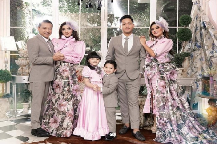 Foto Keluarga Anang Hermansyah.