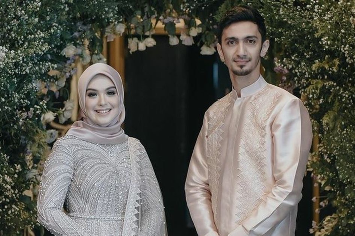 Vebby Palwinta dan sang suami Razi Bawazier