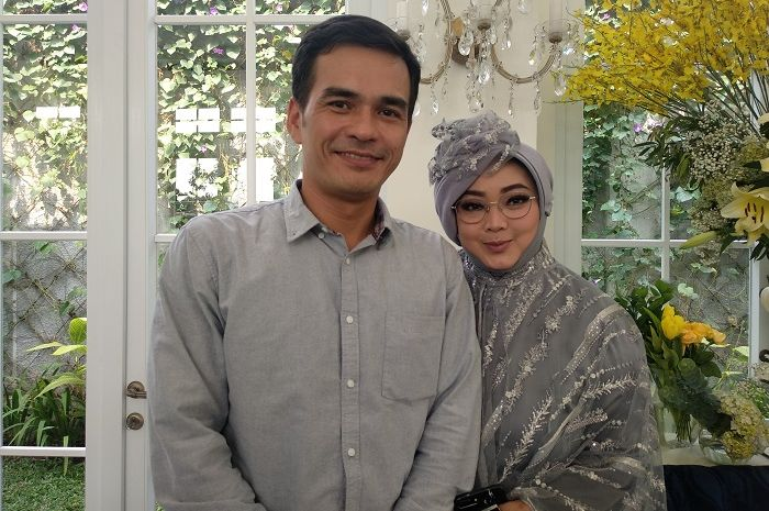 Rina Gunawan dan Teddy Syach