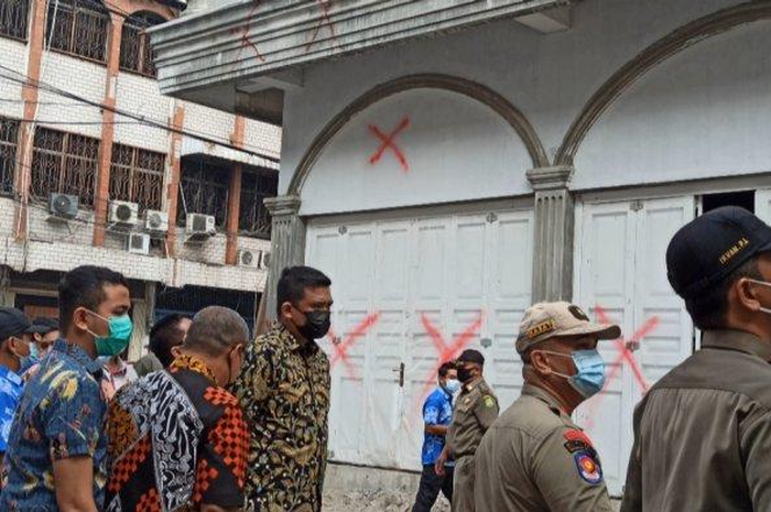 Walikota Medan Bobby Nasution menertibkan bangunan liar 