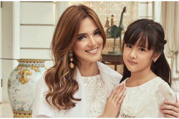 Inilah sosok nenek Nia Ramadhani yang sukses turunkan paras cantik ke cucu dan cicitnya!