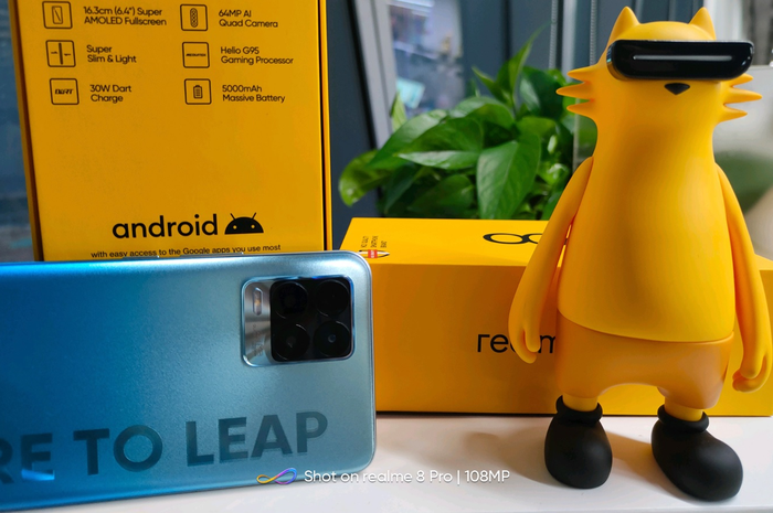 Wujud Realme 8 Pro dan Realme 8 yang dibocorkan oleh CEO Realme India dan Eropa, Madhav Sheth di akun Twitter pribadinya.