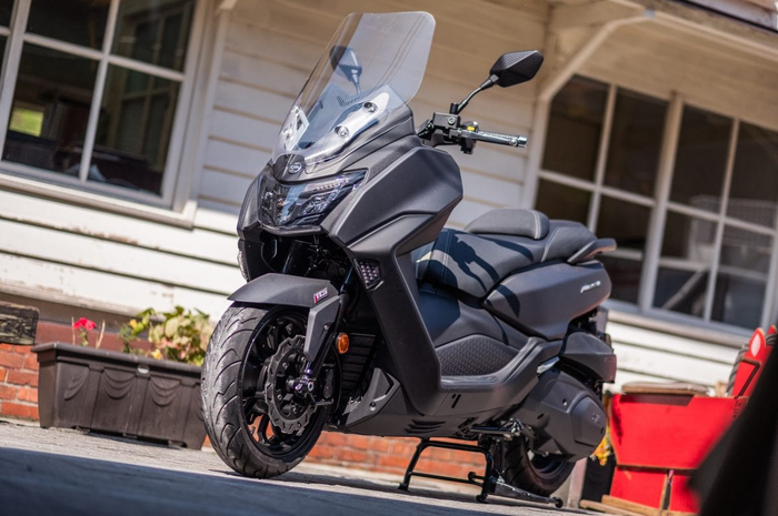 Motor baru pesaiang kakak Yamaha NMAX mesin 400 cc