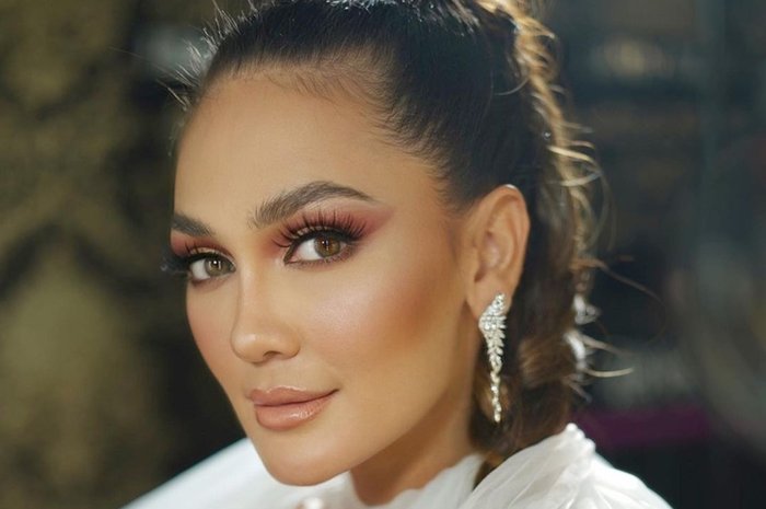 Luna Maya  