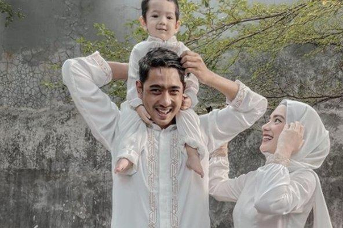 Keluarga Arya Saloka.