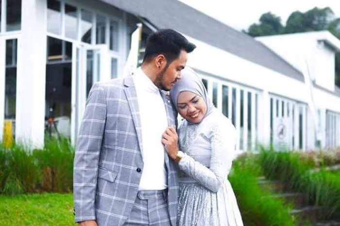 Elly Sugigi dan Aher