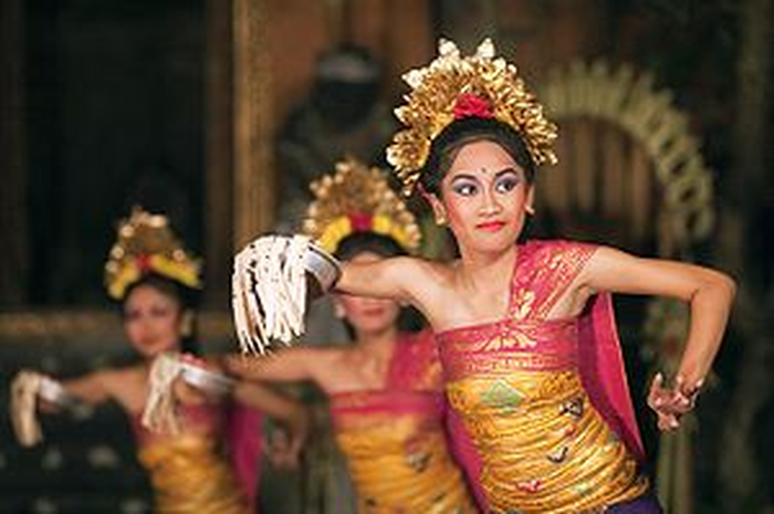 Ini jawaban pokok pikiran teks bacaan mengenal tari pendet dari Bali yang menjadi soal buku tematik kelas 5 SD tema 6 halaman 129.