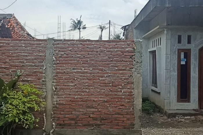 Jalan Keluar Ditembok Hingga Sulit Keluar Rumah