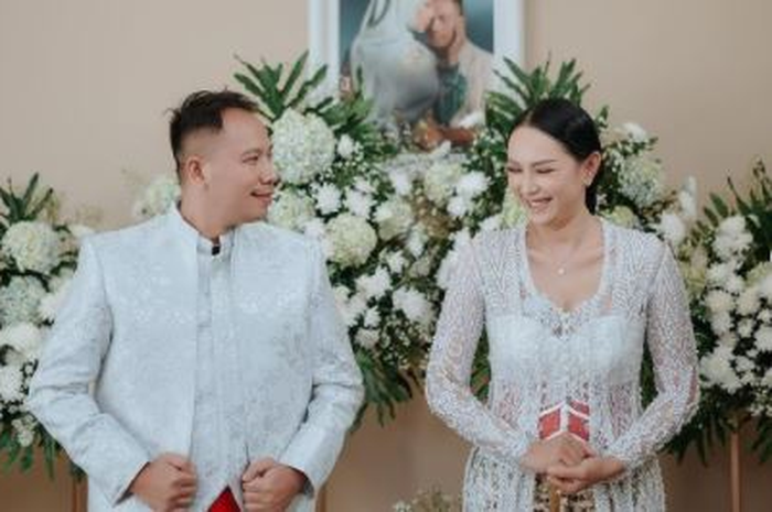 Kalina Ocktaranny dan Vicky Prasetyo 