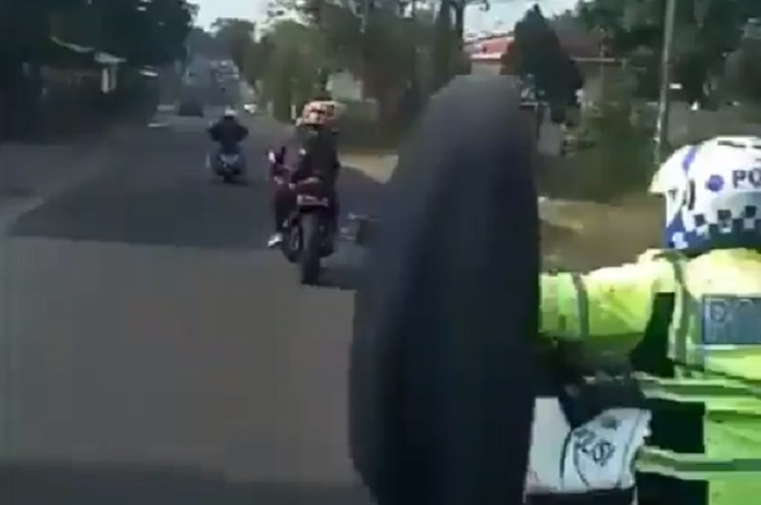 Ilustrasi rombongan moge dikawal polisi.
