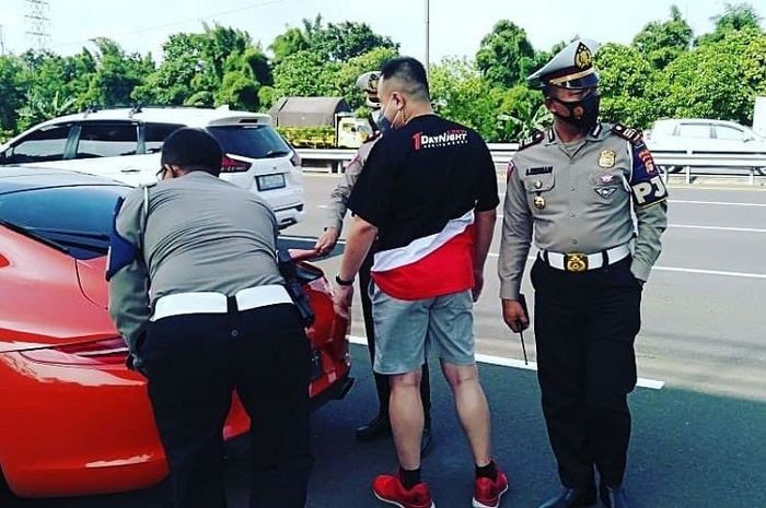 Soal rombongan mobil yang dikawal Dishub ditilang polisi, akhirnya diklarifikasi.