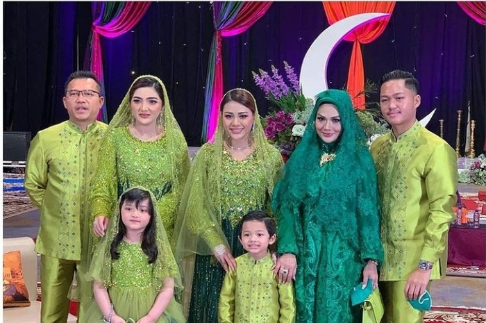 Keluarga Hermansyah bersama Krisdayanti