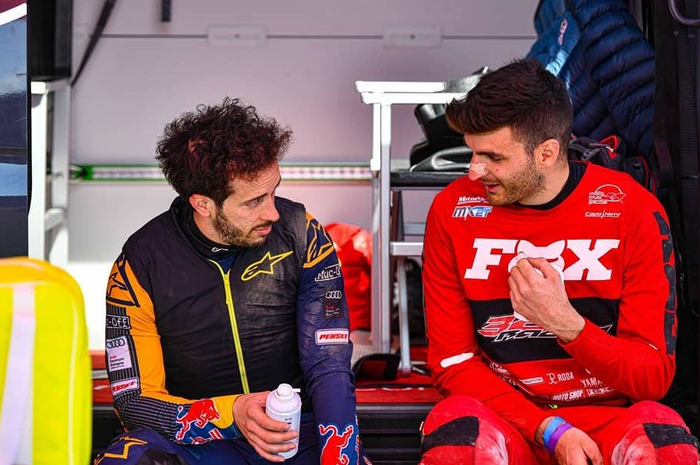 Pabrikan Aprilia lega, begini kondisi Andrea Dovizioso setelah kecelakaan dan cedera saat melakukan balap motocross.