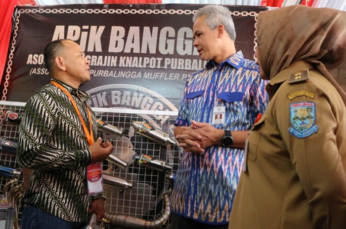 Edi Nurmanto dari Abenk Muffler berdiskusi dengan Gubernur Jateng Ganjar Pranowo 