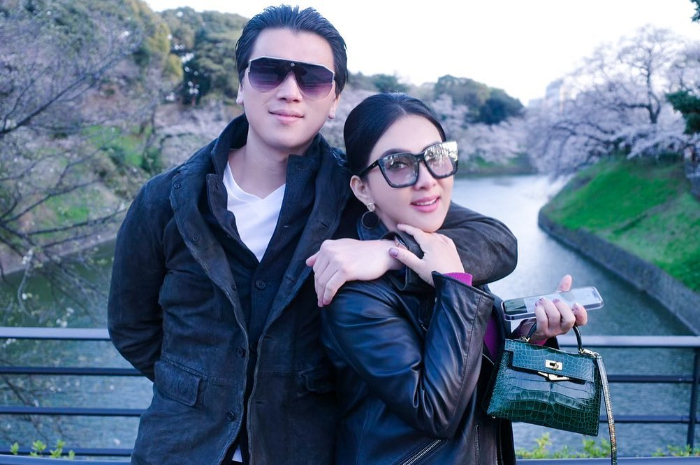 Syahrini dan Reino Barack