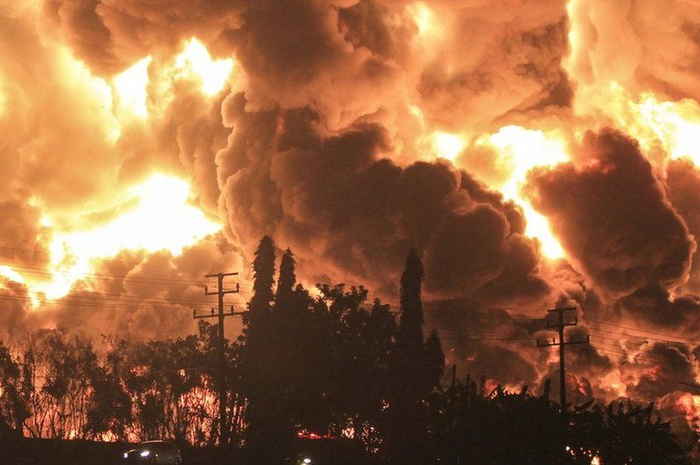 Ledakan dan kebakaran kilang minyak Pertamina di Balongan, Indramayu, Jawa Barat