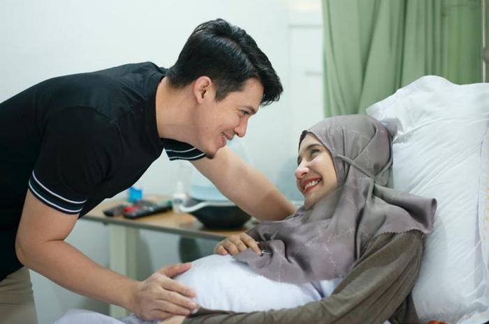 Potret kebahagiaan Irwansyah dan Zaskia Sungkar menanti kelahiran anak pertama