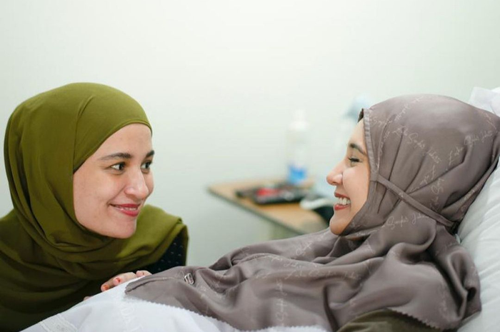 Potret Zaskia Sungkar dan adiknya Shireen Sungkar 