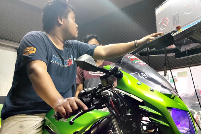 Kawasaki Ninja 150 RR garapan HRD lagi dynotest di Aerospeed 74