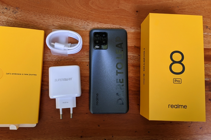 Isi paket penjualan realme 8 Pro