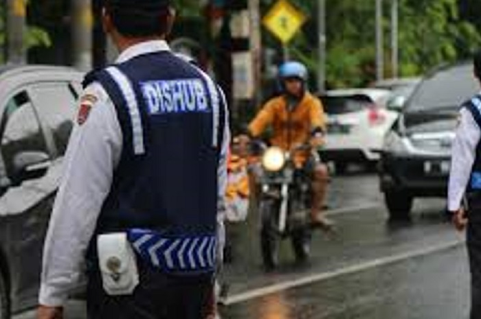 Jangan sampai ketipu, begini cara bedain petugas Dishub asli atau palsu.