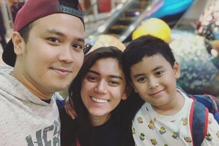 Keluarga Dennis Lyla dan Thalita Latief