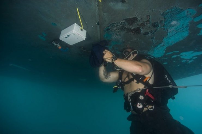 Belakangan dilaporkan, mata-mata Israel diklaim telah berhasil meledakkan salah satu kapal milik Iran di Laut Merah.