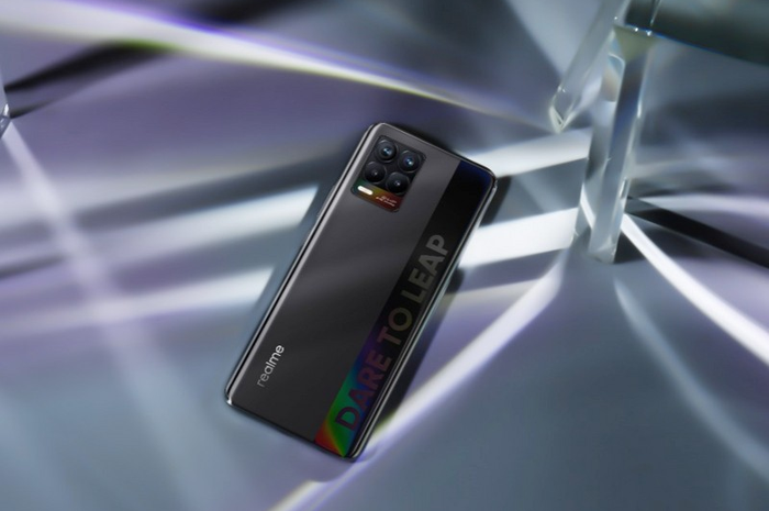 Realme dikabarkan akan hadirkan dua hp baru (on pic: realme 8 warna hitam)