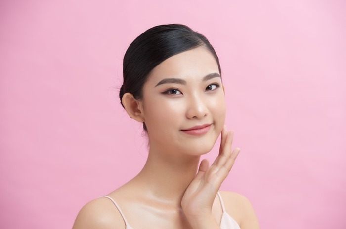 Membuat serum alami menggunakan bahan murah meriah.