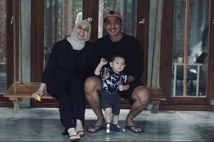 Putri Anne, Arya Saloka, dan sang buah hati 
