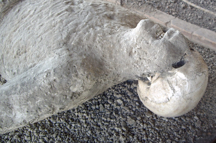 Gigi putih yang dimiliki oleh para warga Pompeii