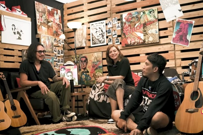 Najwa Shihab bersama Vincent Rompies dan Desta