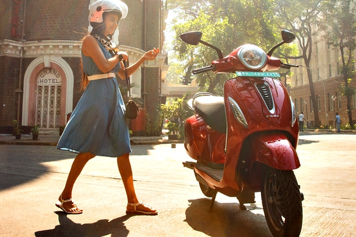 Bajaj Chetak punya desain retro dan mesin listrik