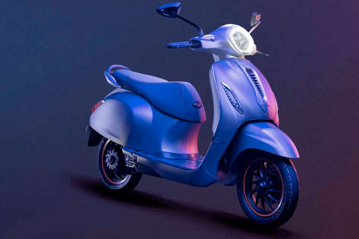 Motor listrik Bajaj Chetak siap produksi kembali, mirip Vespa nih!