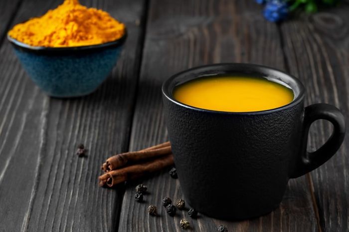Tidak ada yang menyangka bahwa manfaat minum air rebusan kunyit sangat baik untuk tubuh kita. Apa saja?