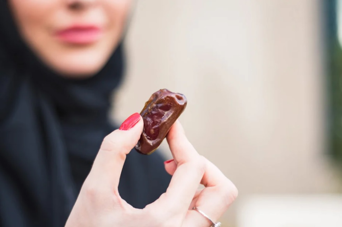 Makan kurma